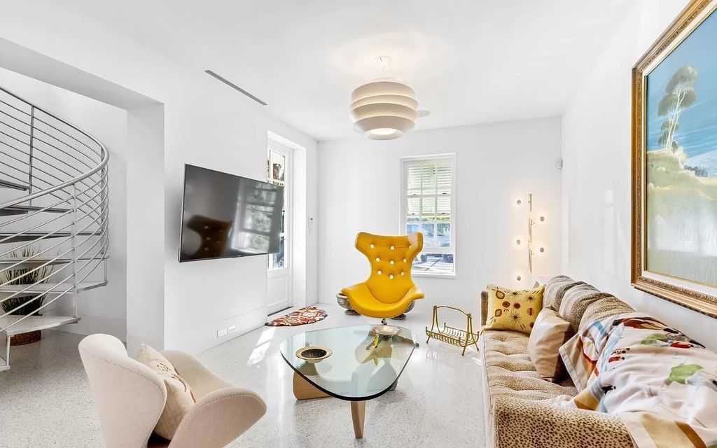 Nestled in Palm Beach's prestigious Estate Section, this 1.3+/- acre property epitomizes luxury living with a stunning clay tennis court, two guest houses, and immaculate grounds. A gated entry leads to a circular drive and ample parking, complemented by a separate service area and a 2-car garage.