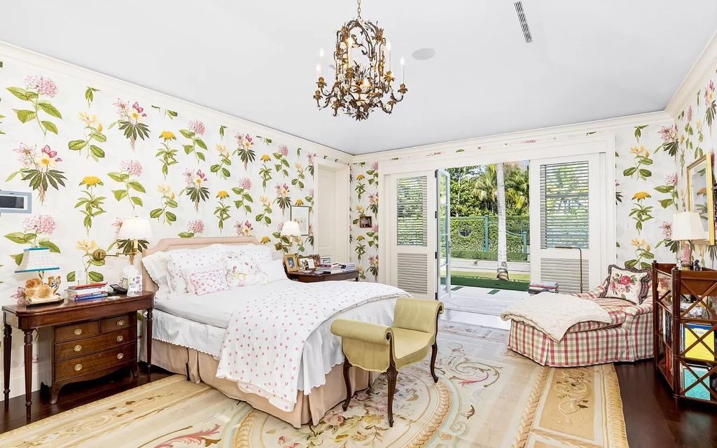 Nestled in Palm Beach's prestigious Estate Section, this 1.3+/- acre property epitomizes luxury living with a stunning clay tennis court, two guest houses, and immaculate grounds. A gated entry leads to a circular drive and ample parking, complemented by a separate service area and a 2-car garage.