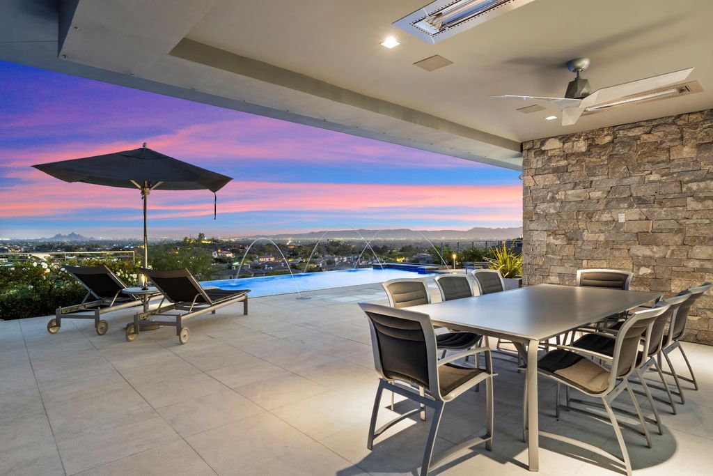 6850 North 39th Place Home in Paradise Valley, Arizona. Indulge in the epitome of luxury living with this exquisite hillside estate offering breathtaking city lights and Camelback Mountain views. Situated on just under 2.2 acres inside the guard-gated Paradise Reserve community, this newly crafted custom home seamlessly integrates indoor and outdoor spaces. 