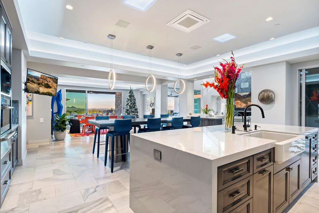 6850 North 39th Place Home in Paradise Valley, Arizona. Indulge in the epitome of luxury living with this exquisite hillside estate offering breathtaking city lights and Camelback Mountain views. Situated on just under 2.2 acres inside the guard-gated Paradise Reserve community, this newly crafted custom home seamlessly integrates indoor and outdoor spaces. 