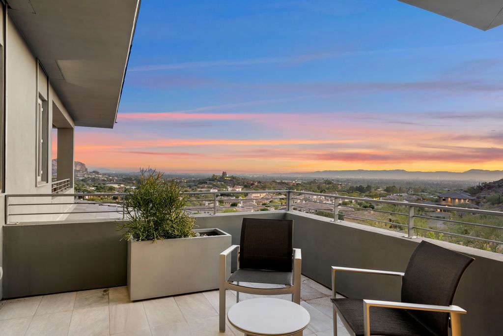 6850 North 39th Place Home in Paradise Valley, Arizona. Indulge in the epitome of luxury living with this exquisite hillside estate offering breathtaking city lights and Camelback Mountain views. Situated on just under 2.2 acres inside the guard-gated Paradise Reserve community, this newly crafted custom home seamlessly integrates indoor and outdoor spaces. 