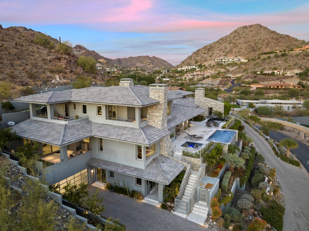 6850 North 39th Place Home in Paradise Valley, Arizona. Indulge in the epitome of luxury living with this exquisite hillside estate offering breathtaking city lights and Camelback Mountain views. Situated on just under 2.2 acres inside the guard-gated Paradise Reserve community, this newly crafted custom home seamlessly integrates indoor and outdoor spaces. 