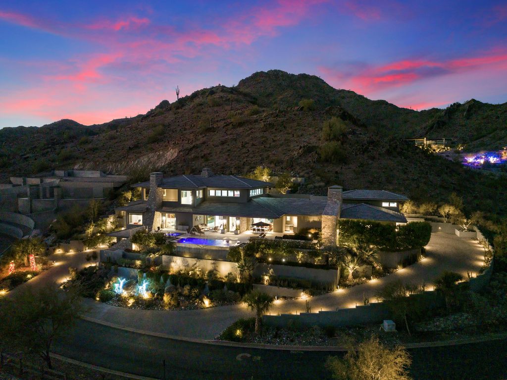 6850 North 39th Place Home in Paradise Valley, Arizona. Indulge in the epitome of luxury living with this exquisite hillside estate offering breathtaking city lights and Camelback Mountain views. Situated on just under 2.2 acres inside the guard-gated Paradise Reserve community, this newly crafted custom home seamlessly integrates indoor and outdoor spaces. 