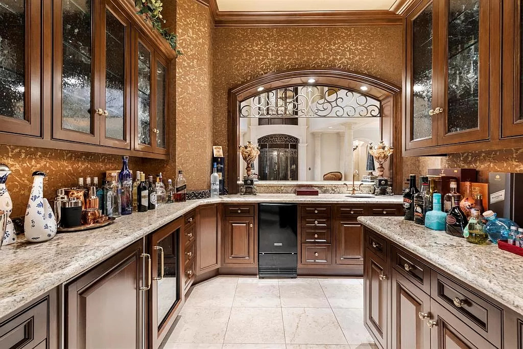 88 W Grand Regency Cir The Woodlands TX 77382 14