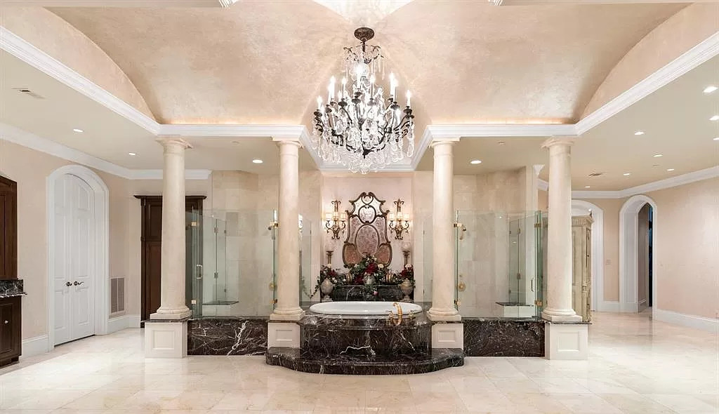 88 W Grand Regency Cir The Woodlands TX 77382 19