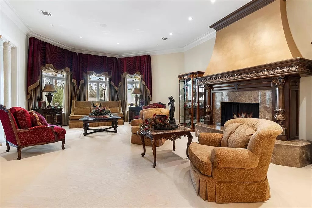 88 W Grand Regency Cir The Woodlands TX 77382 24