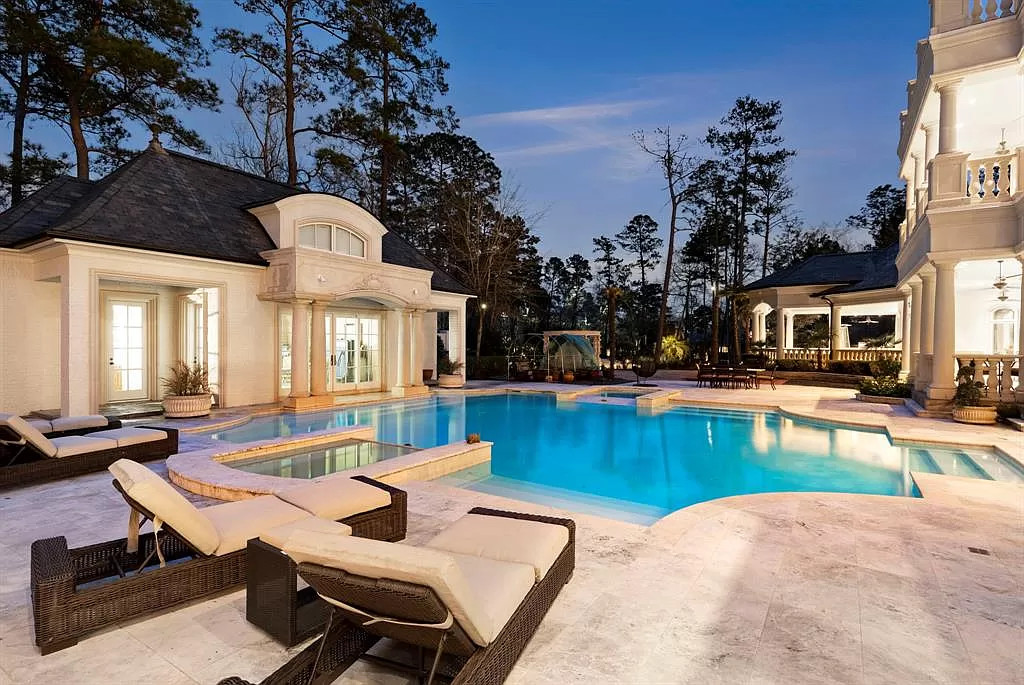 88 W Grand Regency Cir The Woodlands TX 77382 5