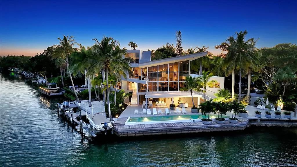 This award-winning Carl Abbott residence in Sarasota epitomizes luxury living with breathtaking bay and city skyline views. Designed to maximize natural light, the home exudes elegance and seamless integration with its surroundings.