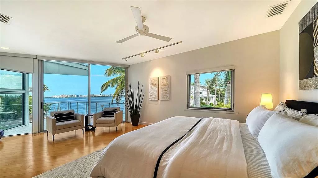 This award-winning Carl Abbott residence in Sarasota epitomizes luxury living with breathtaking bay and city skyline views. Designed to maximize natural light, the home exudes elegance and seamless integration with its surroundings.