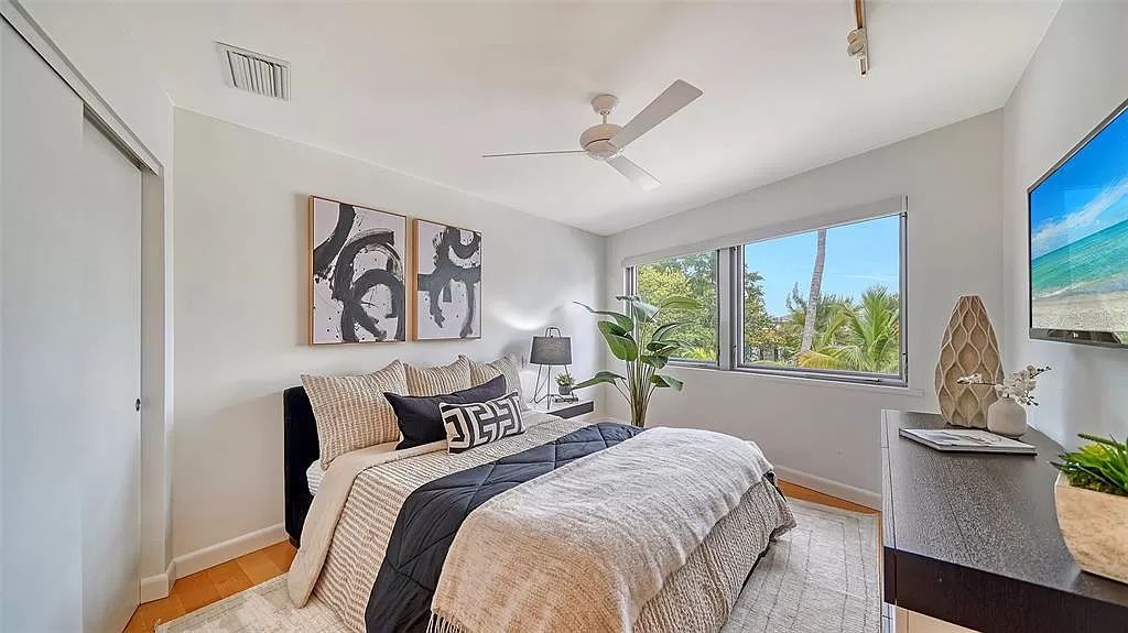 This award-winning Carl Abbott residence in Sarasota epitomizes luxury living with breathtaking bay and city skyline views. Designed to maximize natural light, the home exudes elegance and seamless integration with its surroundings.