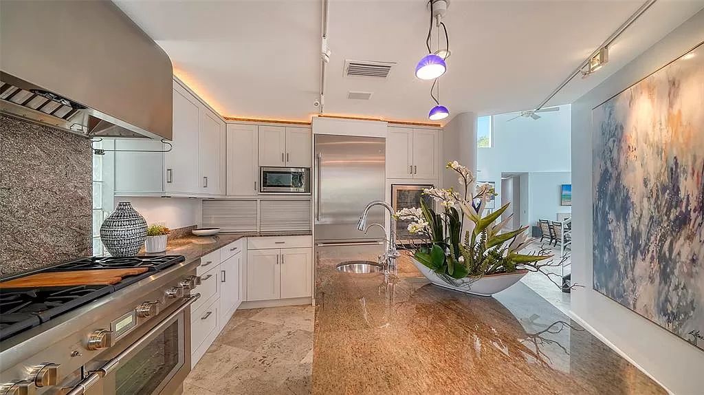This award-winning Carl Abbott residence in Sarasota epitomizes luxury living with breathtaking bay and city skyline views. Designed to maximize natural light, the home exudes elegance and seamless integration with its surroundings.