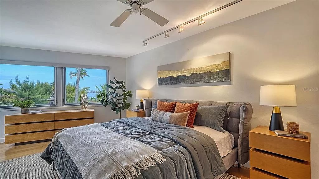 This award-winning Carl Abbott residence in Sarasota epitomizes luxury living with breathtaking bay and city skyline views. Designed to maximize natural light, the home exudes elegance and seamless integration with its surroundings.