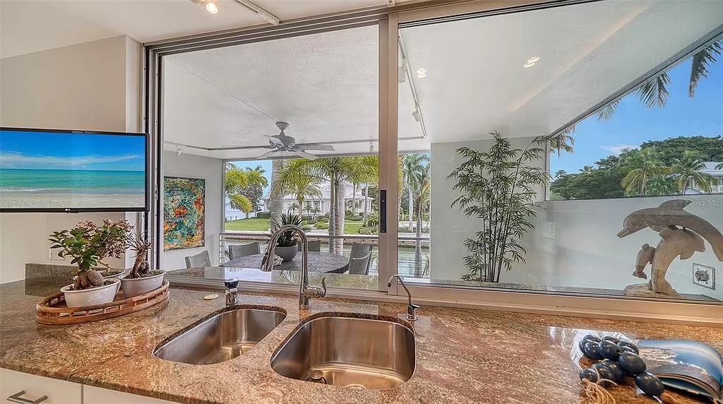 This award-winning Carl Abbott residence in Sarasota epitomizes luxury living with breathtaking bay and city skyline views. Designed to maximize natural light, the home exudes elegance and seamless integration with its surroundings.