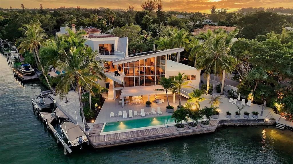 This award-winning Carl Abbott residence in Sarasota epitomizes luxury living with breathtaking bay and city skyline views. Designed to maximize natural light, the home exudes elegance and seamless integration with its surroundings.
