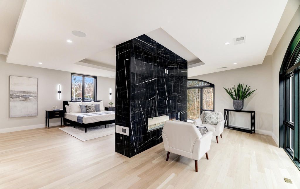 Architectural Gem in McLean Boasts Modern Majesty Seeks New Owner at 4.8 Million 43