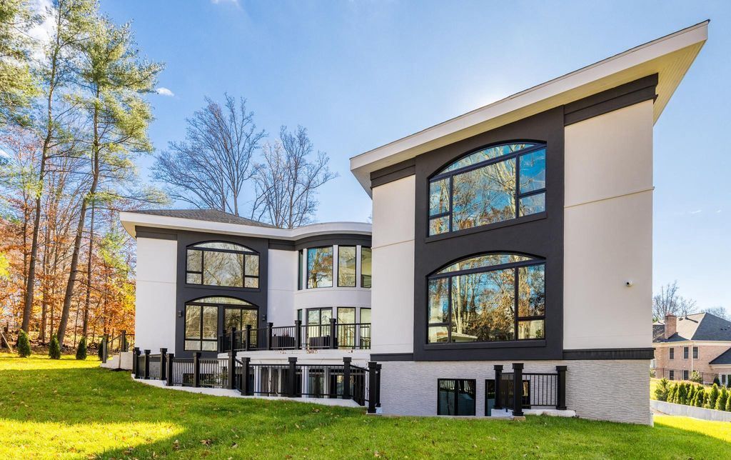Architectural Gem in McLean Boasts Modern Majesty Seeks New Owner at 4.8 Million 54