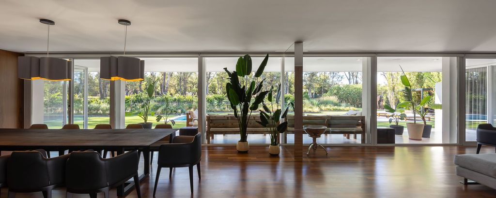 CR House, architectural dialogue with elegance purpose by Estudio Aloras