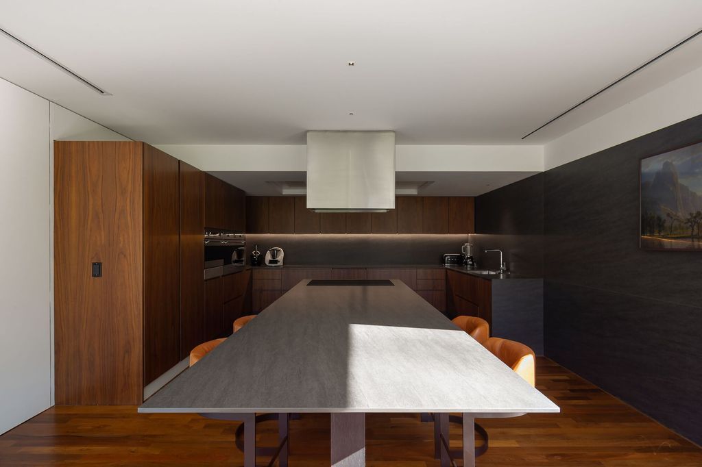 CR House, architectural dialogue with elegance purpose by Estudio Aloras