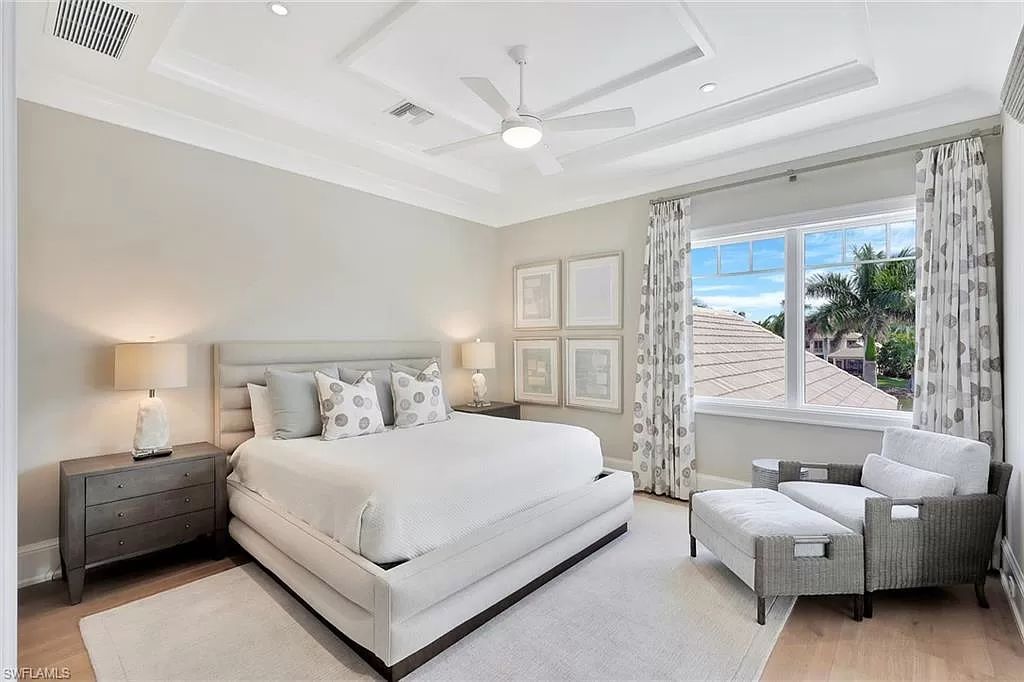 Discover an unparalleled oasis in Naples, Florida's esteemed Port Royal Community at 850 Nelsons Walk. This meticulously crafted estate seamlessly intertwines indoor and outdoor spaces, offering an entertainer's dream with an infinity-edge pool, outdoor kitchen, wine cellar, and more.