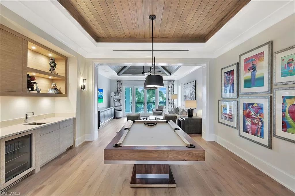Discover an unparalleled oasis in Naples, Florida's esteemed Port Royal Community at 850 Nelsons Walk. This meticulously crafted estate seamlessly intertwines indoor and outdoor spaces, offering an entertainer's dream with an infinity-edge pool, outdoor kitchen, wine cellar, and more.