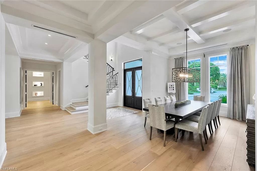 Discover an unparalleled oasis in Naples, Florida's esteemed Port Royal Community at 850 Nelsons Walk. This meticulously crafted estate seamlessly intertwines indoor and outdoor spaces, offering an entertainer's dream with an infinity-edge pool, outdoor kitchen, wine cellar, and more.
