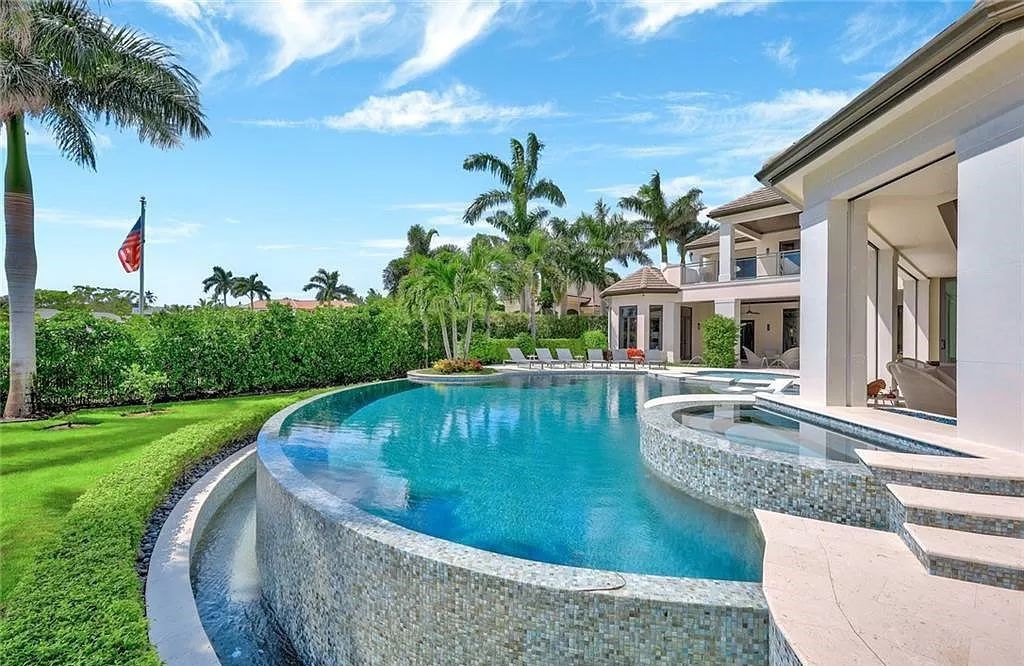 Discover an unparalleled oasis in Naples, Florida's esteemed Port Royal Community at 850 Nelsons Walk. This meticulously crafted estate seamlessly intertwines indoor and outdoor spaces, offering an entertainer's dream with an infinity-edge pool, outdoor kitchen, wine cellar, and more.