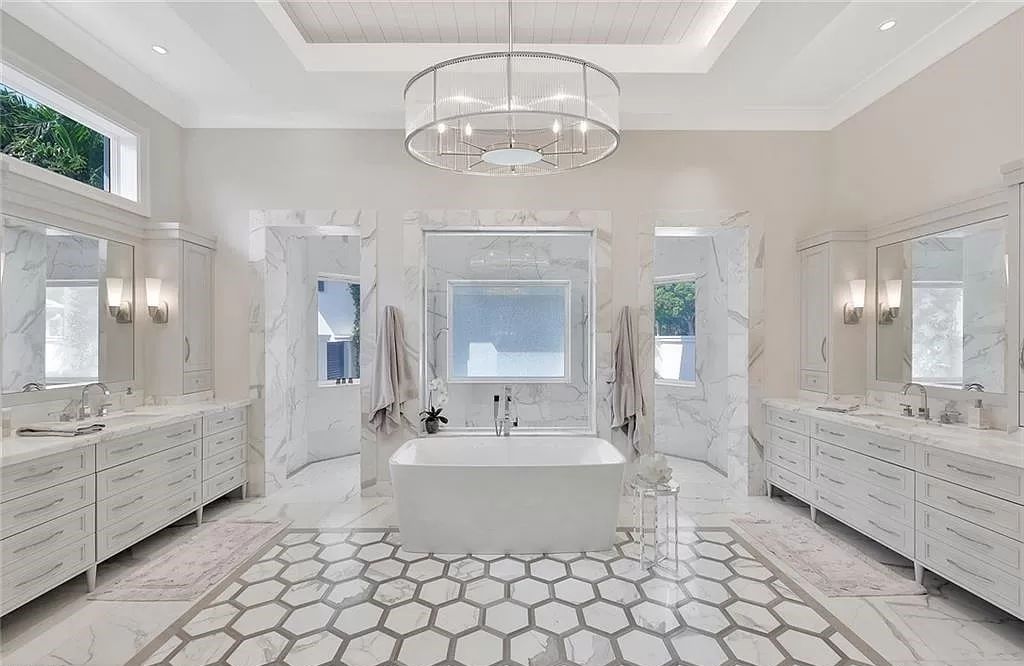 Discover an unparalleled oasis in Naples, Florida's esteemed Port Royal Community at 850 Nelsons Walk. This meticulously crafted estate seamlessly intertwines indoor and outdoor spaces, offering an entertainer's dream with an infinity-edge pool, outdoor kitchen, wine cellar, and more.