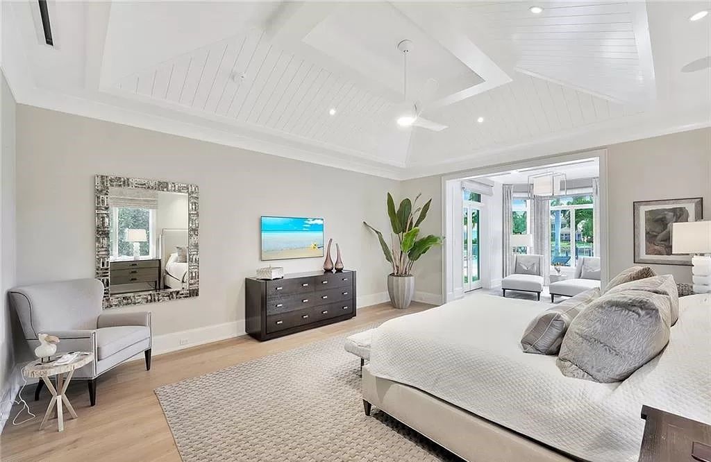 Discover an unparalleled oasis in Naples, Florida's esteemed Port Royal Community at 850 Nelsons Walk. This meticulously crafted estate seamlessly intertwines indoor and outdoor spaces, offering an entertainer's dream with an infinity-edge pool, outdoor kitchen, wine cellar, and more.