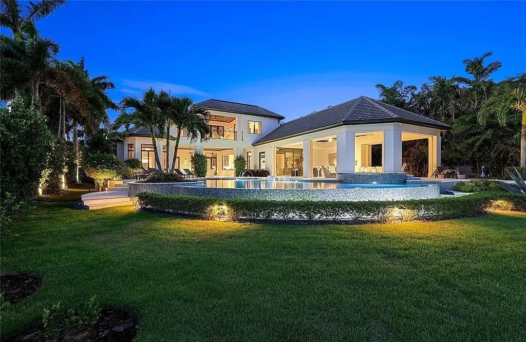 Discover an unparalleled oasis in Naples, Florida's esteemed Port Royal Community at 850 Nelsons Walk. This meticulously crafted estate seamlessly intertwines indoor and outdoor spaces, offering an entertainer's dream with an infinity-edge pool, outdoor kitchen, wine cellar, and more.
