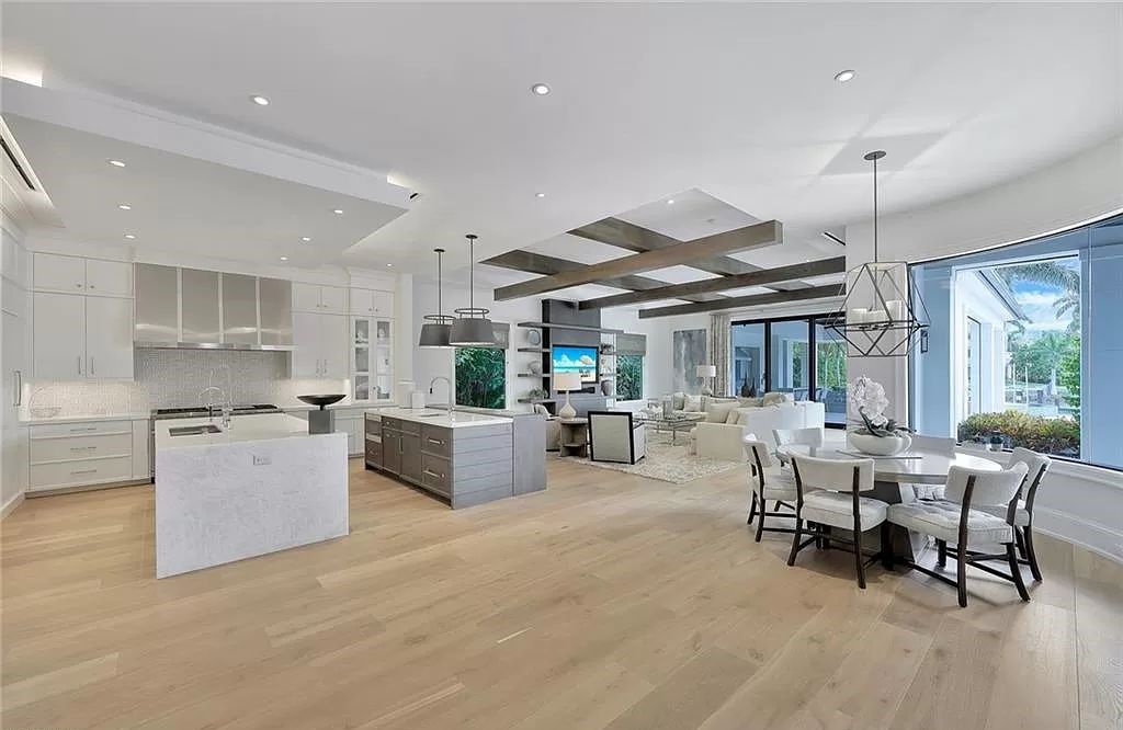 Discover an unparalleled oasis in Naples, Florida's esteemed Port Royal Community at 850 Nelsons Walk. This meticulously crafted estate seamlessly intertwines indoor and outdoor spaces, offering an entertainer's dream with an infinity-edge pool, outdoor kitchen, wine cellar, and more.