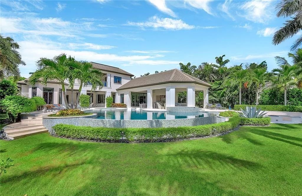 Discover an unparalleled oasis in Naples, Florida's esteemed Port Royal Community at 850 Nelsons Walk. This meticulously crafted estate seamlessly intertwines indoor and outdoor spaces, offering an entertainer's dream with an infinity-edge pool, outdoor kitchen, wine cellar, and more.