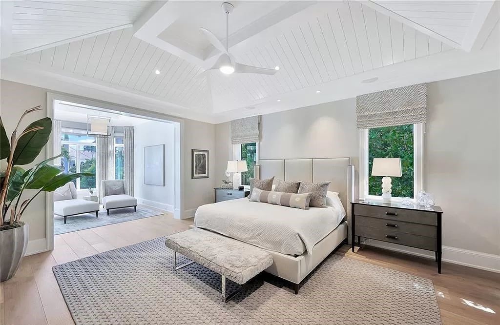 Discover an unparalleled oasis in Naples, Florida's esteemed Port Royal Community at 850 Nelsons Walk. This meticulously crafted estate seamlessly intertwines indoor and outdoor spaces, offering an entertainer's dream with an infinity-edge pool, outdoor kitchen, wine cellar, and more.