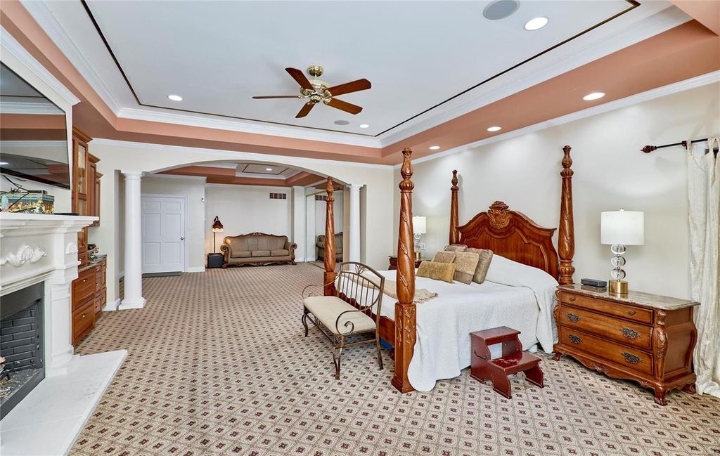 Elite Entertainment and Cozy Comfort St. Louis Missouri Home on the Market for 3.25 Million 25