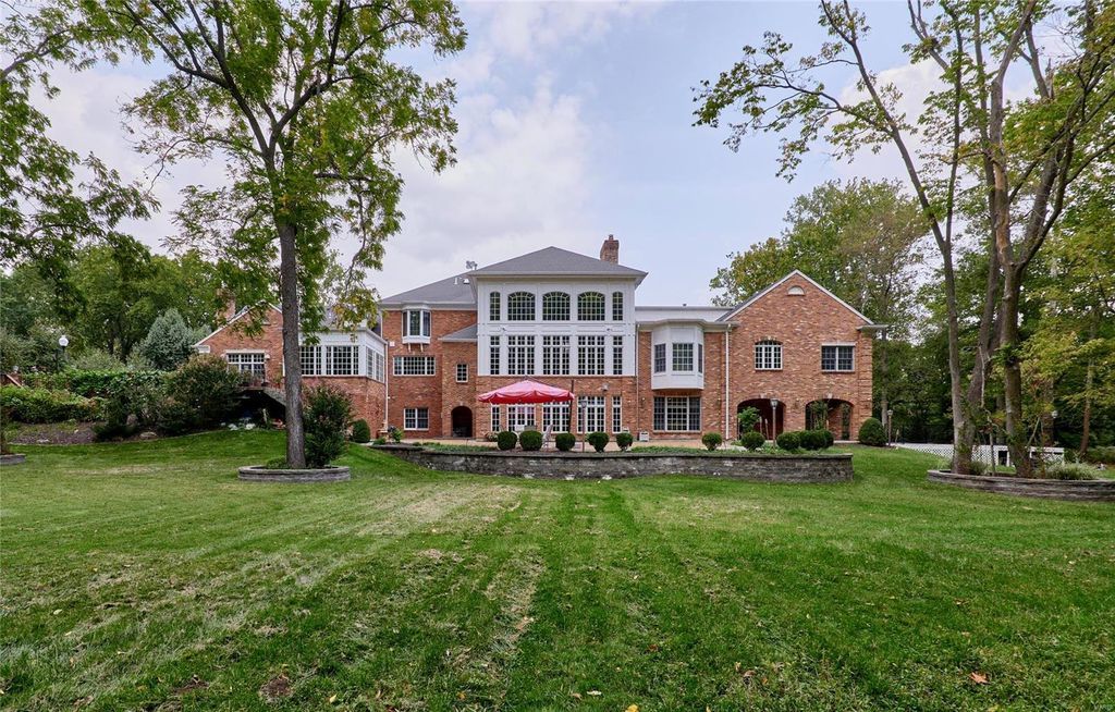 Elite Entertainment and Cozy Comfort St. Louis Missouri Home on the Market for 3.25 Million 54