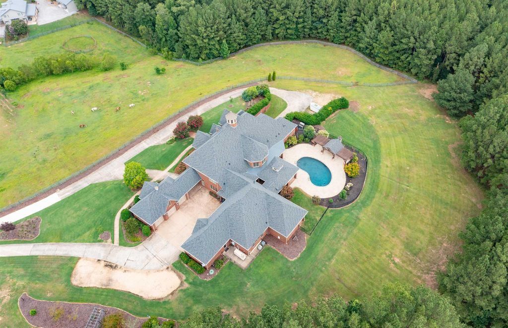 Enchanting Equestrian Retreat Gated 20 Acre Estate in Chelsea Alabama for 2299900 3
