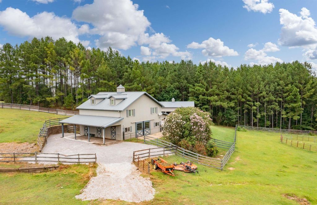 Enchanting Equestrian Retreat Gated 20 Acre Estate in Chelsea Alabama for 2299900 4