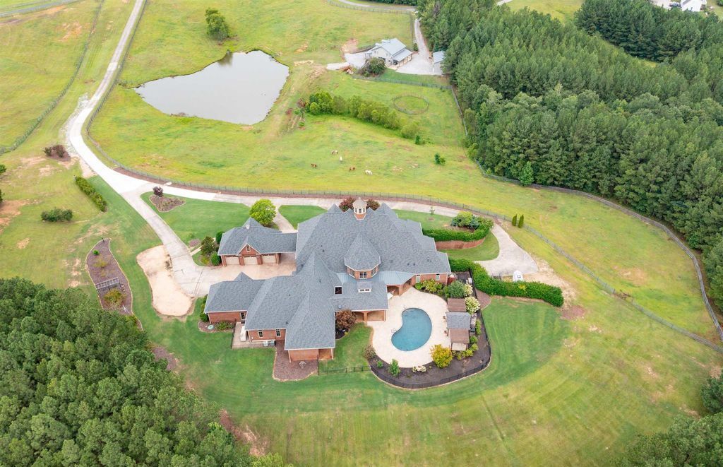 Enchanting Equestrian Retreat Gated 20 Acre Estate in Chelsea Alabama for 2299900 54