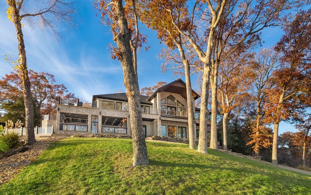 Exclusive Point Estate at the Lake of the Ozarks Missouri Offered at 3.995 Million 10
