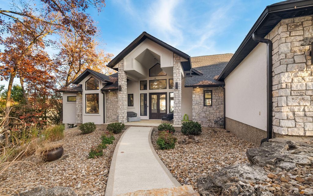 Exclusive Point Estate at the Lake of the Ozarks Missouri Offered at 3.995 Million 18
