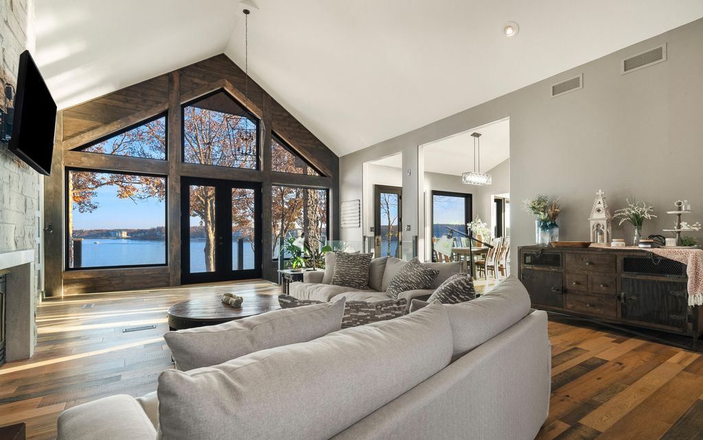 Exclusive Point Estate at the Lake of the Ozarks Missouri Offered at 3.995 Million 20