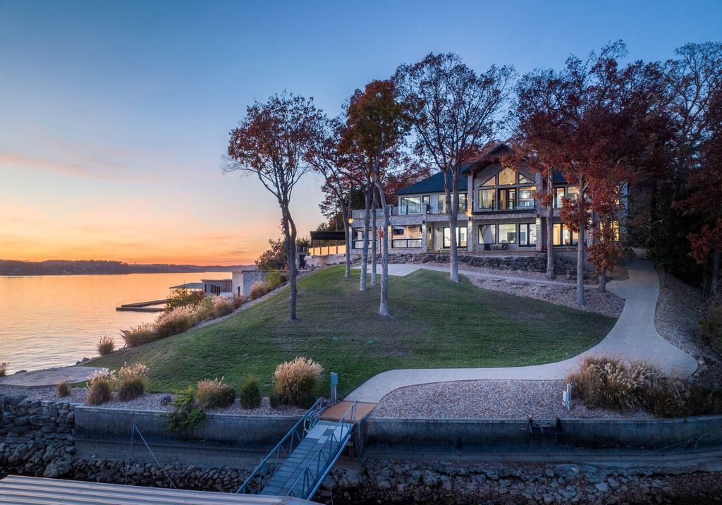 Exclusive Point Estate at the Lake of the Ozarks Missouri Offered at 3.995 Million 31