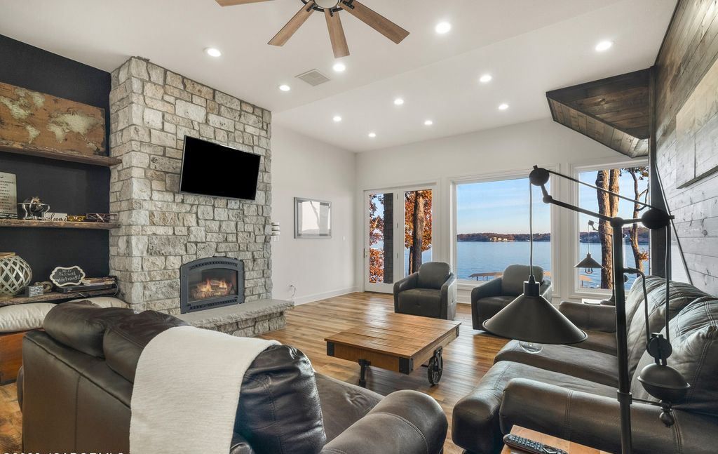 Exclusive Point Estate at the Lake of the Ozarks Missouri Offered at 3.995 Million 33