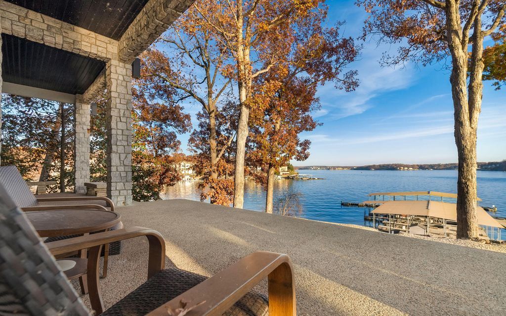 Exclusive Point Estate at the Lake of the Ozarks Missouri Offered at 3.995 Million 7