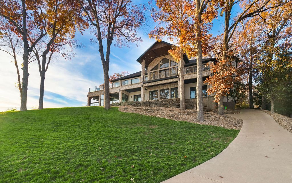 Exclusive Point Estate at the Lake of the Ozarks Missouri Offered at 3.995 Million 8