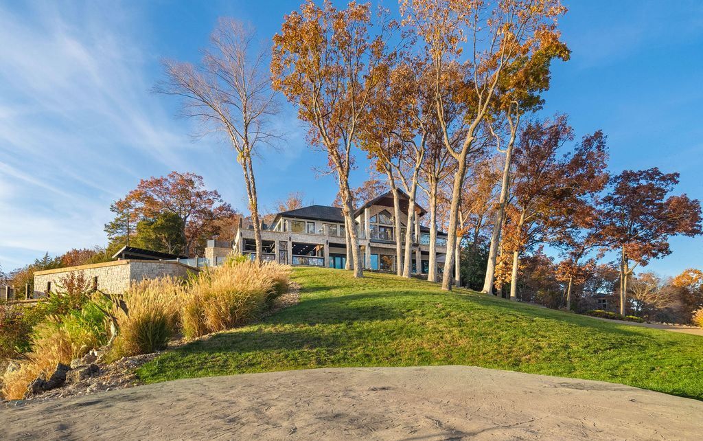 Exclusive Point Estate at the Lake of the Ozarks Missouri Offered at 3.995 Million 9