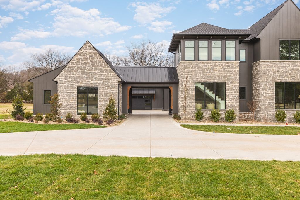 Exquisite Residence A Symphony of Luxury and Elegance in Brentwood Tennessee Offered at 4999994 5