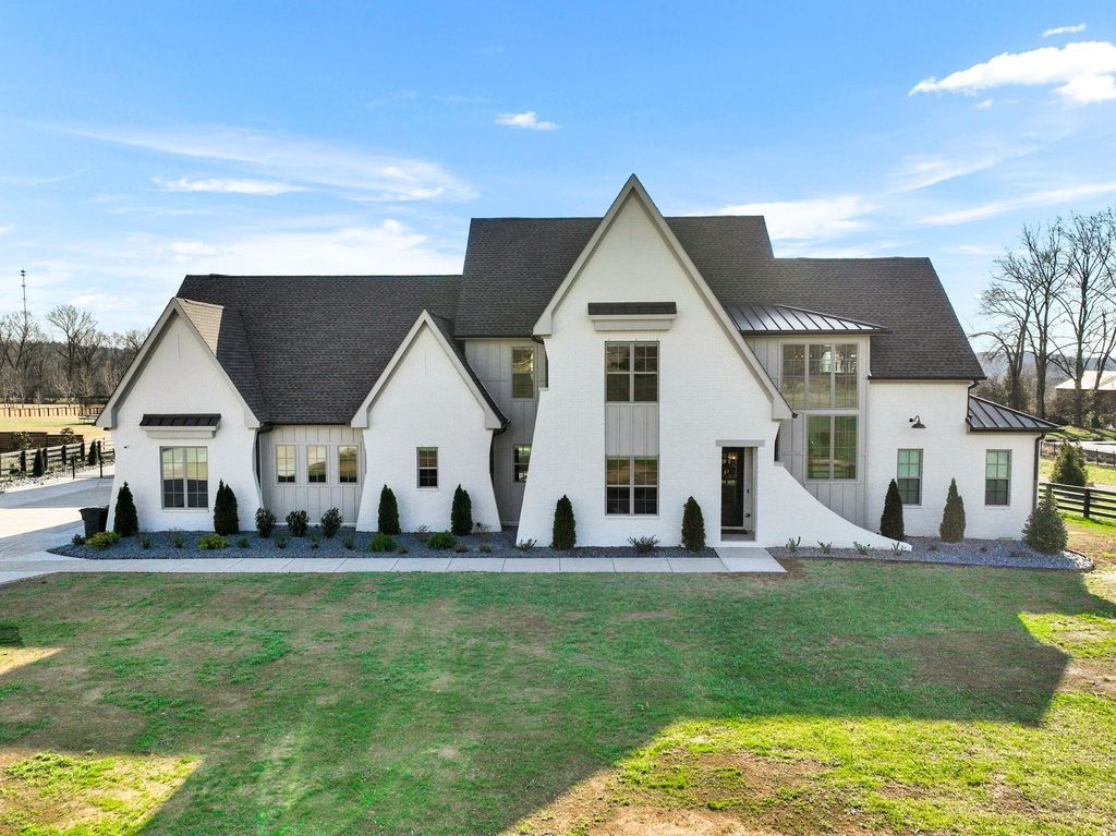 Gorgeous 2 Acre Estate with Private Gated Entrance in Tennessee Offered at 3.2 Million 1
