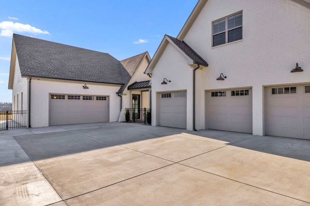Gorgeous 2 Acre Estate with Private Gated Entrance in Tennessee Offered at 3.2 Million 45