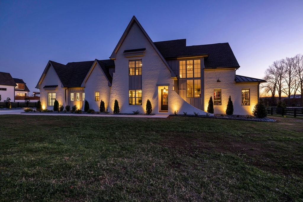 Gorgeous 2 Acre Estate with Private Gated Entrance in Tennessee Offered at 3.2 Million 52