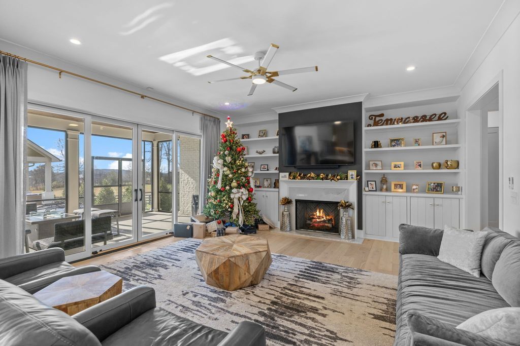 Gorgeous 2 Acre Estate with Private Gated Entrance in Tennessee Offered at 3.2 Million 7